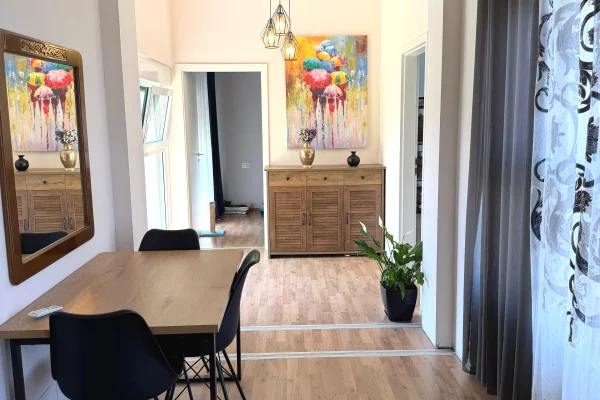 Shtepi ne shitje Apartament ne Tirane, 3+1, Mobilimi E mobiluar, Pagesa 239,000  Euro.