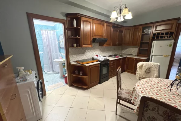 Shtepi me qera Apartament ne Tirane, 1+1, Mobilimi E mobiluar, Pagesa 50,000  Leke.