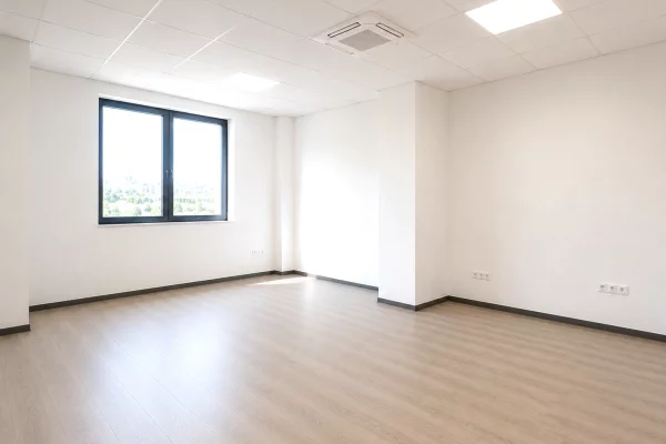Ambient biznesi me qera 3+1 ne Tirane - 70,000 Leke