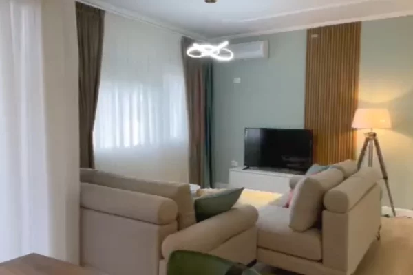 Shtepi me qera Apartament ne Tirane, 2+1, Mobilimi E mobiluar, Pagesa 900  Euro.