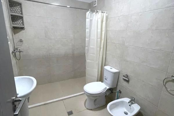 Shtepi me qera Apartament ne Tirane, 2+1, Mobilimi E mobiluar, Pagesa 55,000  Leke.