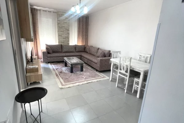 Shtepi me qera Apartament ne Tirane, 2+1, Mobilimi E mobiluar, Pagesa 55,000  Leke.