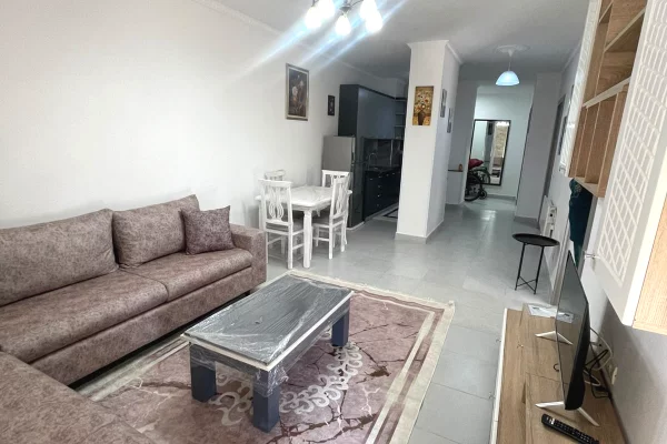 Shtepi me qera 2+1 ne Tirane - 55,000 Leke