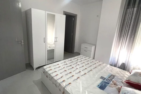 Shtepi me qera Apartament ne Tirane, 2+1, Mobilimi E mobiluar, Pagesa 55,000  Leke.