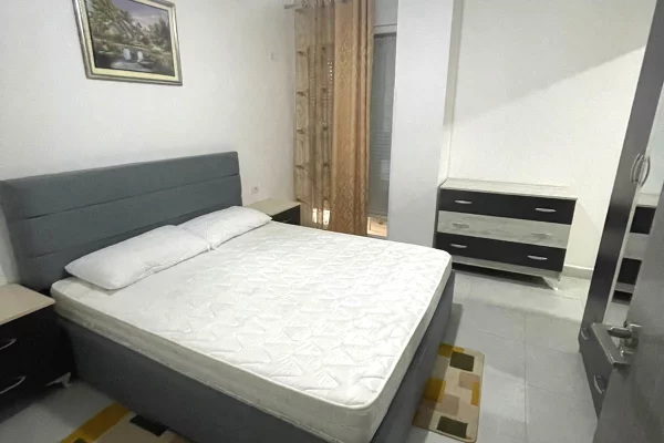 Shtepi me qera Apartament ne Tirane, 2+1, Mobilimi E mobiluar, Pagesa 55,000  Leke.