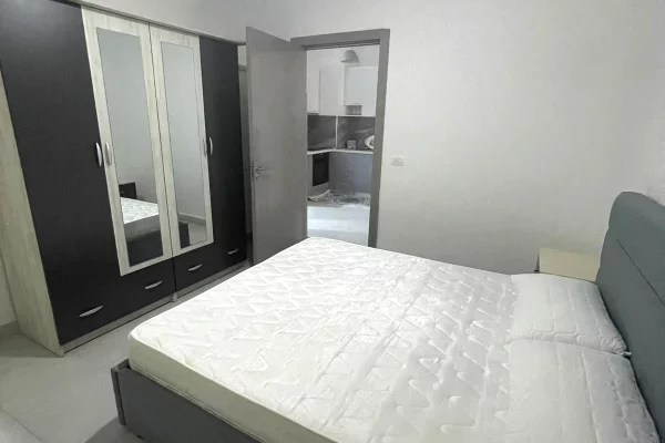 Shtepi me qera Apartament ne Tirane, 2+1, Mobilimi E mobiluar, Pagesa 55,000  Leke.