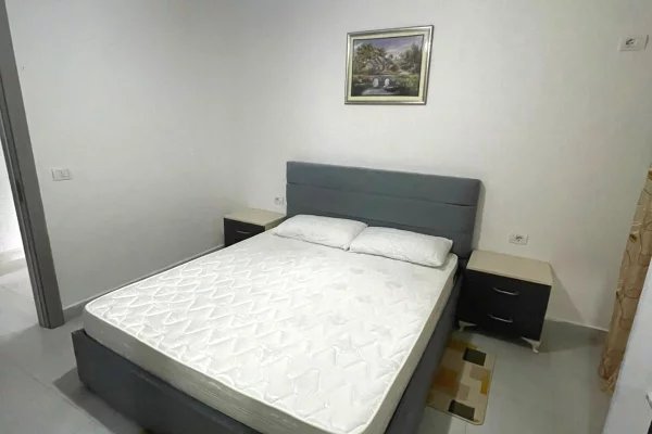 Shtepi me qera Apartament ne Tirane, 2+1, Mobilimi E mobiluar, Pagesa 55,000  Leke.