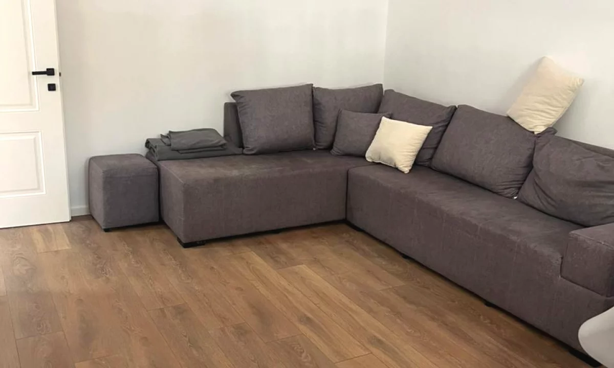 Shtepi ne shitje Apartament ne Tirane, 1+1, Mobilimi E mobiluar, Pagesa 129,000  Euro.