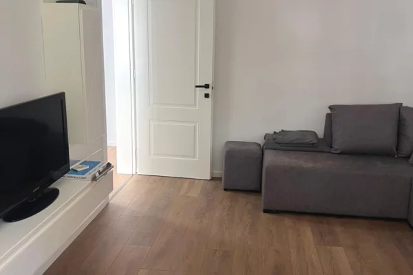 Shtepi ne shitje Apartament ne Tirane, 1+1, Mobilimi E mobiluar, Pagesa 129,000  Euro.