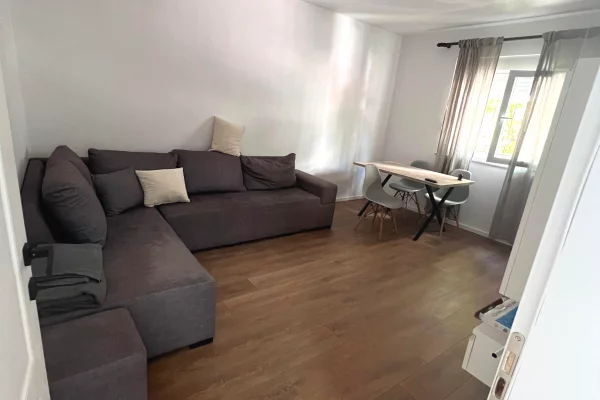 Shtepi ne shitje Apartament ne Tirane, 1+1, Mobilimi E mobiluar, Pagesa 129,000  Euro.