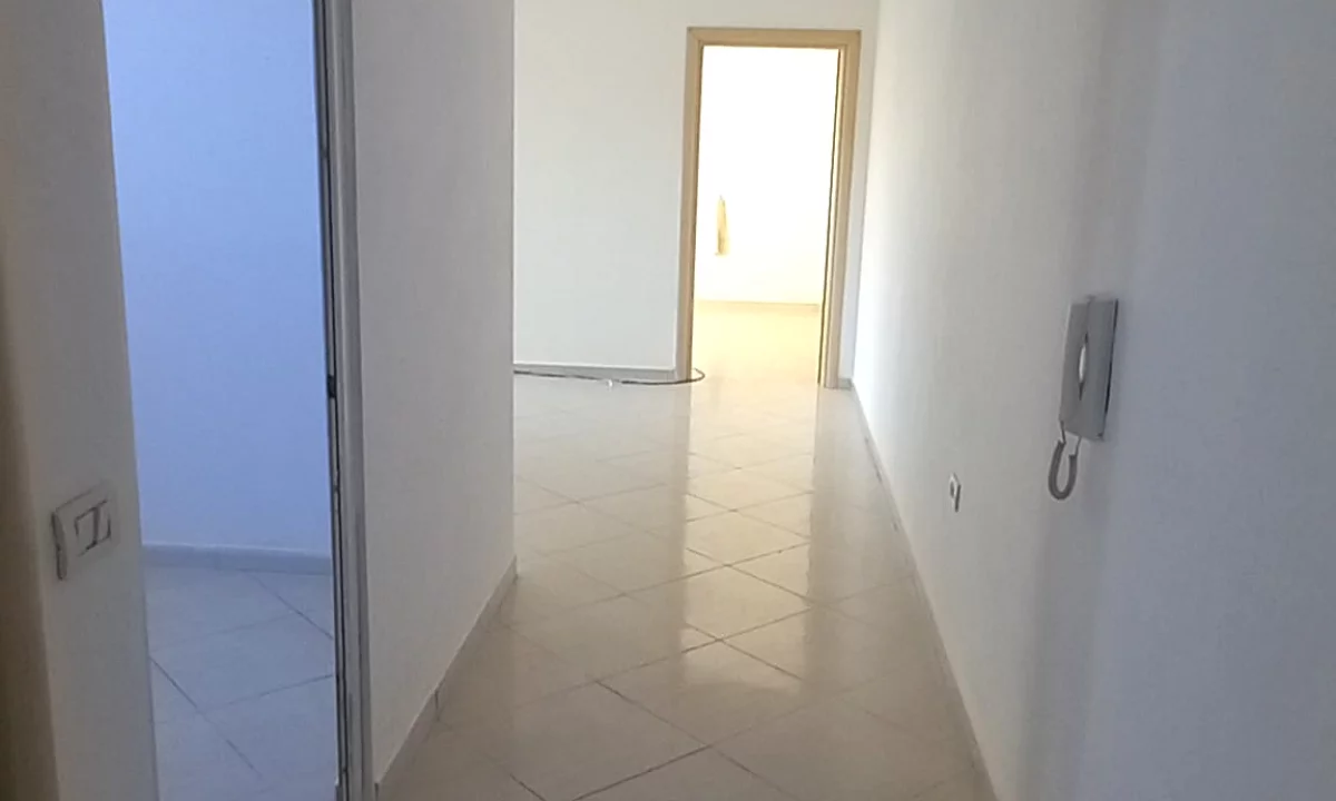 Shtepi ne shitje Apartament ne Tirane, 2+1, Mobilimi Bosh, pa mobiluar, Pagesa 14,000,000  Leke.