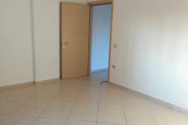 Shtepi ne shitje Apartament ne Tirane, 2+1, Mobilimi Bosh, pa mobiluar, Pagesa 14,000,000  Leke.