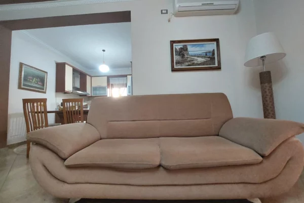 SHITEN SET KOLLTUQESH PER SALLONE, TIRANE