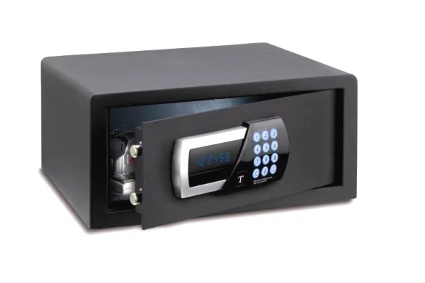 Different articles a Tirana - 170 Euro