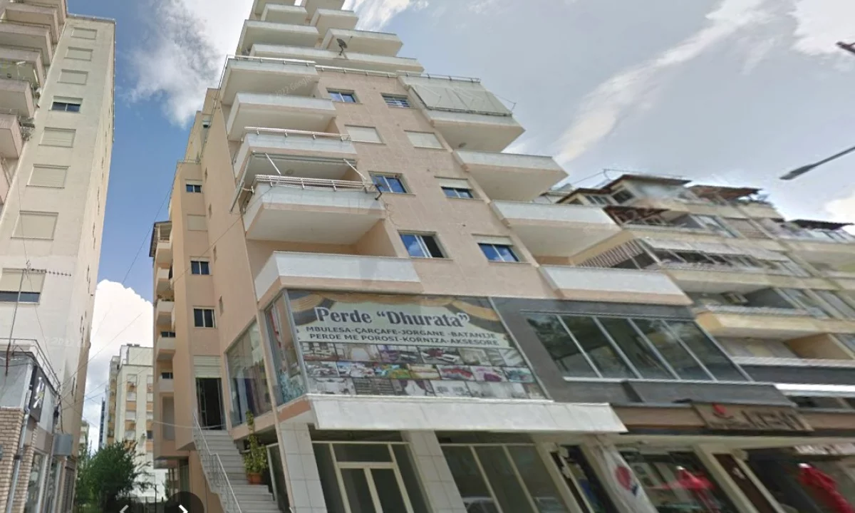 Shtepi ne shitje Apartament ne Durres, 2+1, Mobilimi E mobiluar, Pagesa 129,950  Euro.