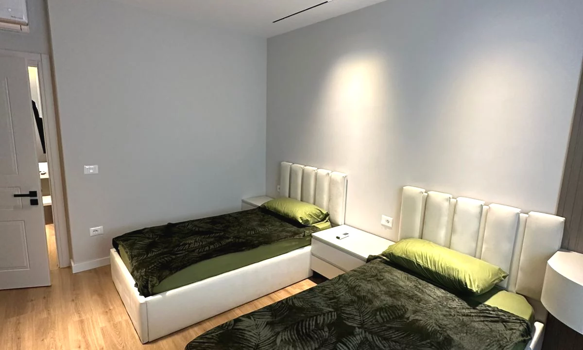 Shtepi ne shitje Apartament ne Tirane, 2+1, Mobilimi E mobiluar, Pagesa 260,000  Euro.