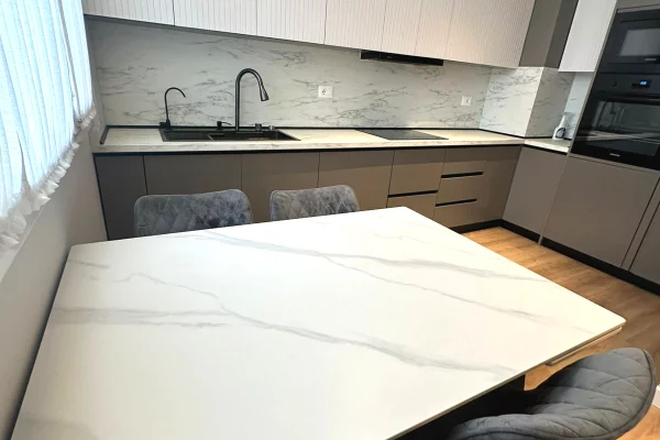 Shtepi ne shitje Apartament ne Tirane, 2+1, Mobilimi E mobiluar, Pagesa 260,000  Euro.