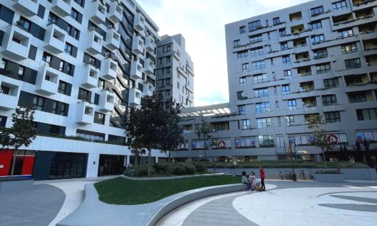 Shtepi ne shitje Apartament ne Tirane, 3+1, Mobilimi E mobiluar, Pagesa 364,000  Euro.