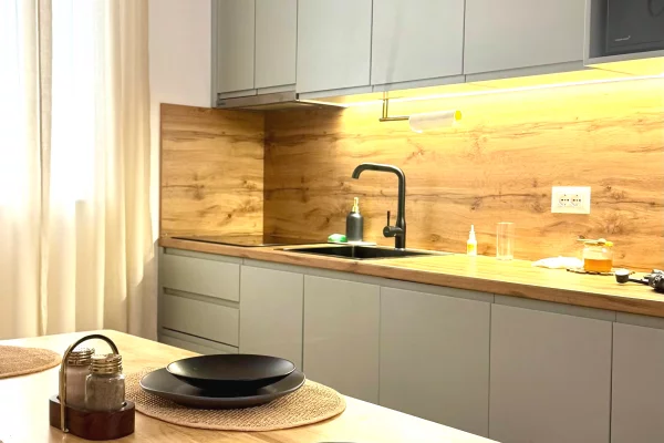 🏢 Me Qira – Apartament 2+1 | Rruga e Durrësit, Tiranë