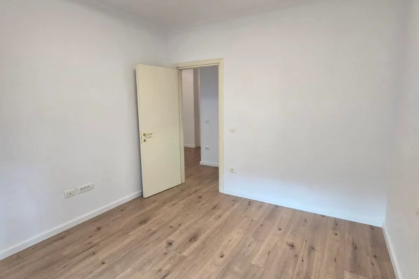 Shtepi ne shitje Apartament ne Tirane, 1+1, Mobilimi Pjeserisht e mobiluar, Pagesa 218,000  Euro.