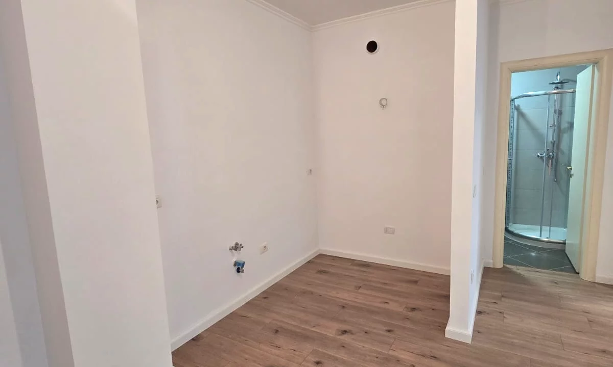 Shtepi ne shitje Apartament ne Tirane, 1+1, Mobilimi Pjeserisht e mobiluar, Pagesa 218,000  Euro.