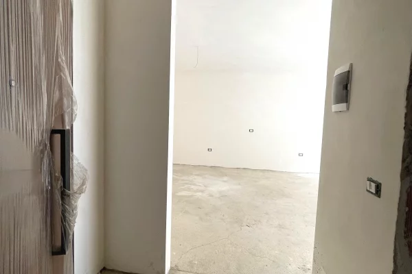 Shtepi ne shitje Apartament ne Tirane, 2+1, Mobilimi Bosh, pa mobiluar, Pagesa 191,200  Euro.