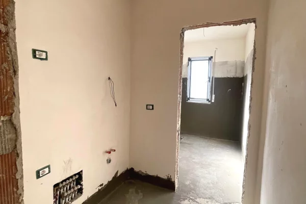 Shtepi ne shitje Apartament ne Tirane, 2+1, Mobilimi Bosh, pa mobiluar, Pagesa 191,200  Euro.