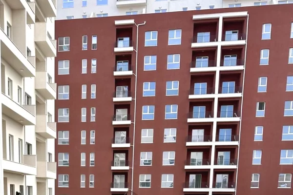 Shtepi ne shitje Apartament ne Tirane, 2+1, Mobilimi Pjeserisht e mobiluar, Pagesa 176,175  Euro.