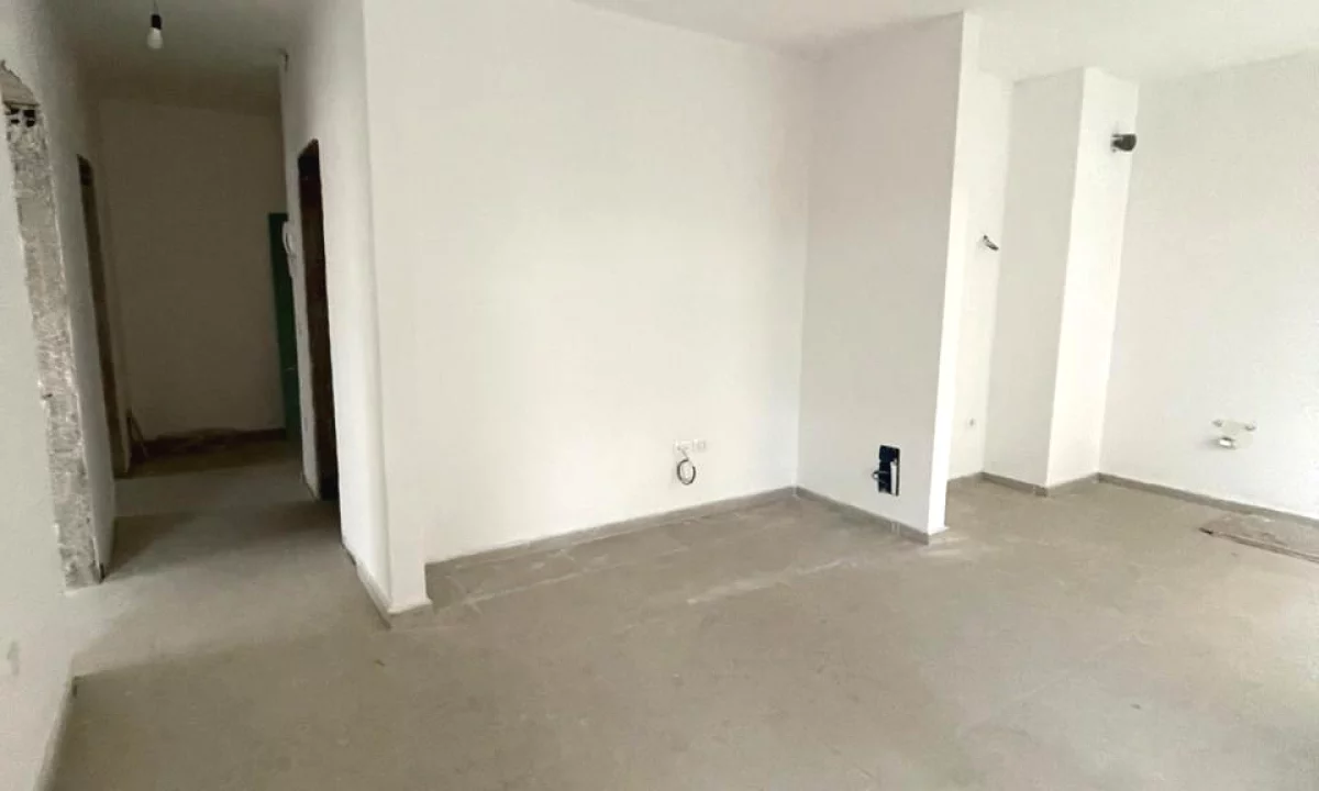 Shtepi ne shitje Apartament ne Tirane, 2+1, Mobilimi Bosh, pa mobiluar, Pagesa 145,365  Euro.