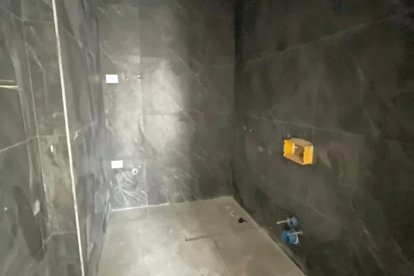 Shtepi ne shitje Apartament ne Tirane, 2+1, Mobilimi Bosh, pa mobiluar, Pagesa 145,365  Euro.