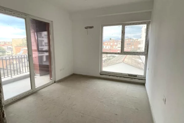Shtepi ne shitje Apartament ne Tirane, 2+1, Mobilimi Bosh, pa mobiluar, Pagesa 145,365  Euro.