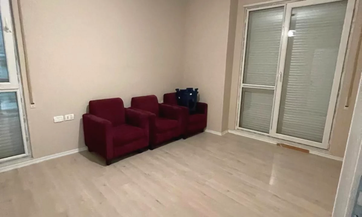 Shtepi ne shitje Apartament ne Tirane, 3+1, Mobilimi E mobiluar, Pagesa 160,000  Euro.