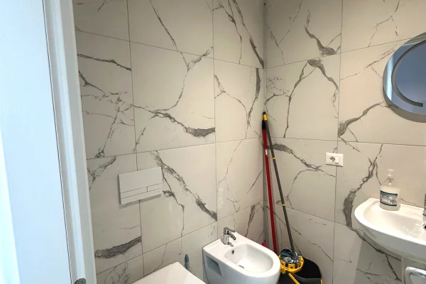 Shtepi ne shitje Apartament ne Tirane, 3+1, Mobilimi E mobiluar, Pagesa 160,000  Euro.