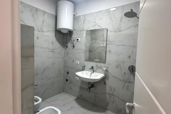 Business Property for Rent 3+1 in Tirana - 850 Euro