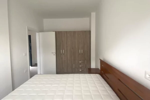 Shtepi me qera Apartament ne Tirane, 2+1, Mobilimi E mobiluar, Pagesa 550  Euro.