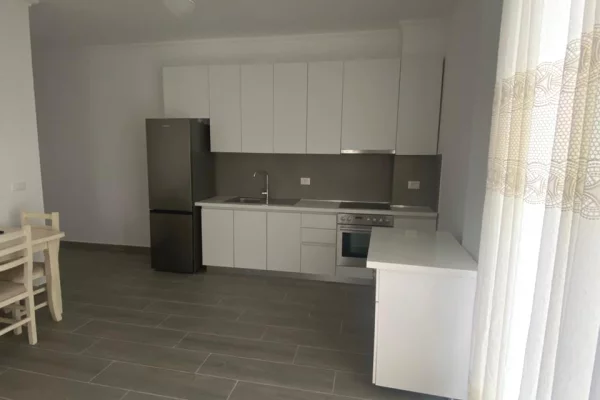 Shtepi me qera Apartament ne Tirane, 2+1, Mobilimi E mobiluar, Pagesa 550  Euro.