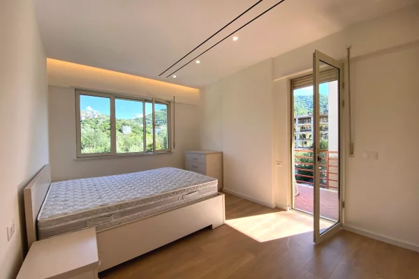 Shtepi me qera Apartament ne Tirane, 3+1, Mobilimi E mobiluar, Pagesa 1,100  Euro.