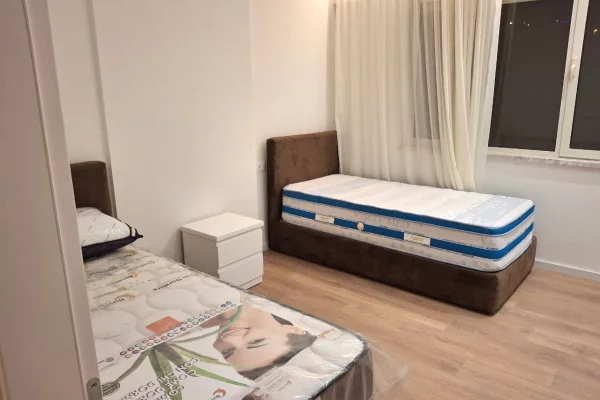 Shtepi me qera Apartament ne Tirane, 3+1, Mobilimi E mobiluar, Pagesa 1,100  Euro.