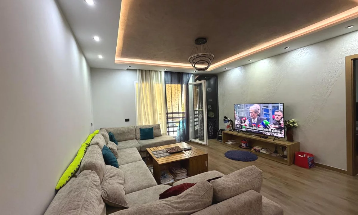 Appartamento in vendita a Tirana 2+1, Arredato