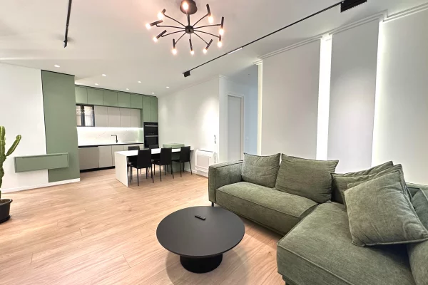 Shtepi me qera Apartament ne Tirane, 3+1, Mobilimi E mobiluar, Pagesa 2,000  Euro.