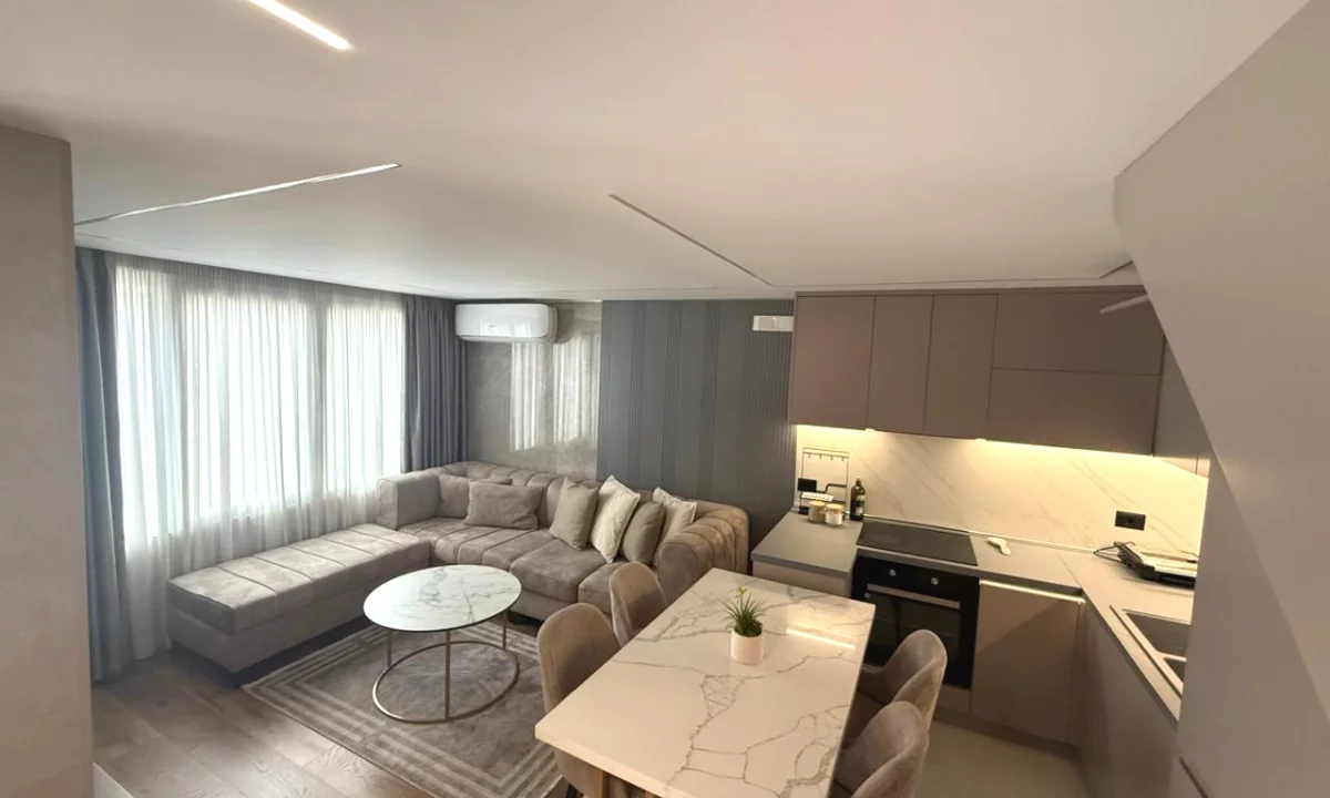 Shtepi me qera Duplex(shtepi me 2 kate) ne Tirane, 4+1, Mobilimi E mobiluar, Pagesa 800  Euro.