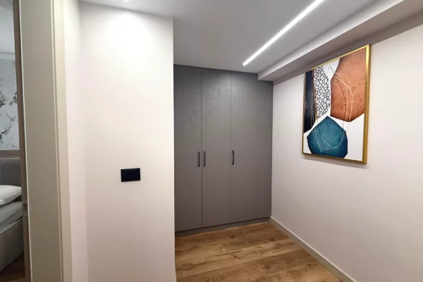 Shtepi me qera Duplex(shtepi me 2 kate) ne Tirane, 4+1, Mobilimi E mobiluar, Pagesa 800  Euro.