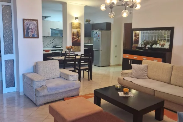 Appartamento in vendita a Tirana 3+1, Arredato