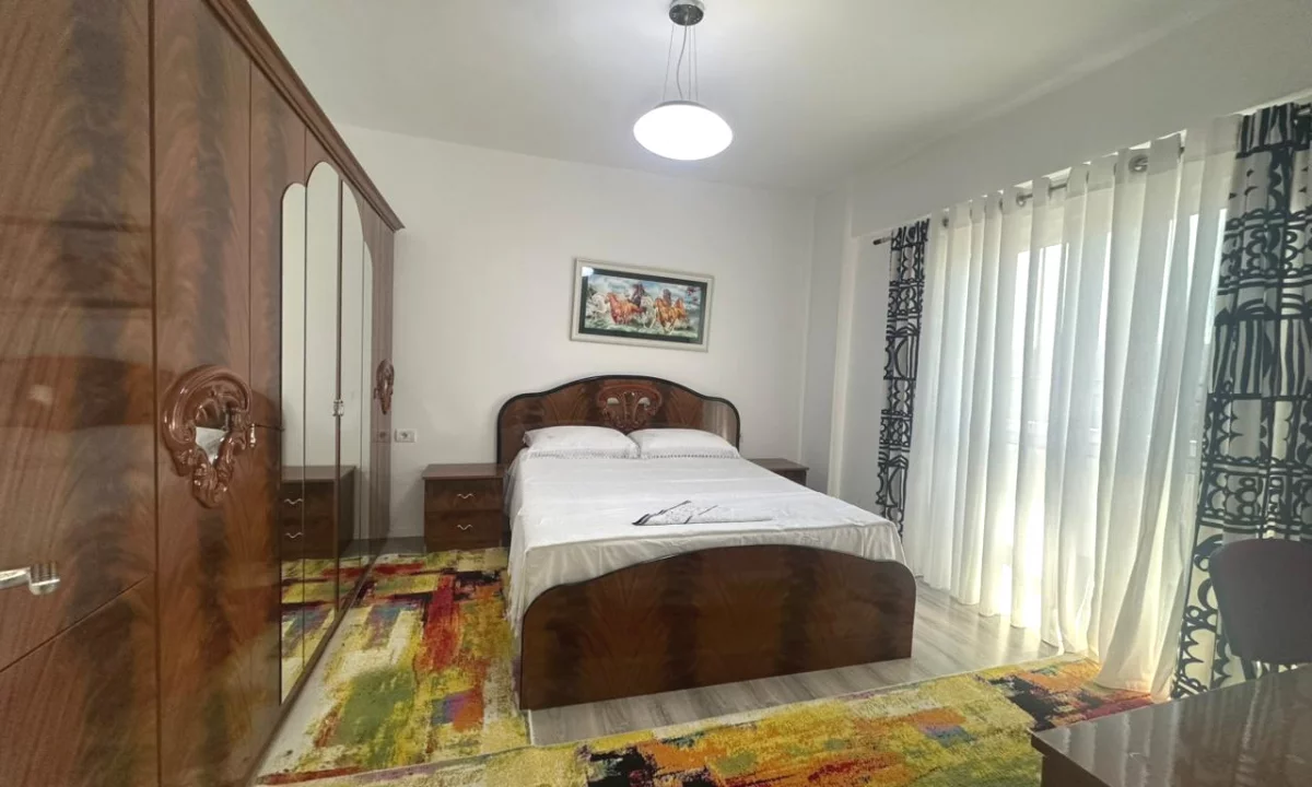 Shtepi me qera Apartament ne Tirane, 2+1, Mobilimi E mobiluar, Pagesa 700  Euro.