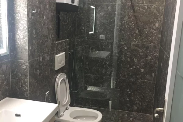 Appartamento in vendita a Tirana 1+1, Arredato