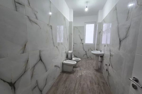 Appartamento in vendita a Tirana 1+1, Vuoto