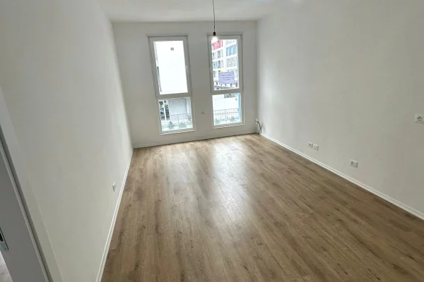 Shtepi me qera Apartament ne Tirane, 1+1, Mobilimi Pjeserisht e mobiluar, Pagesa 400  Euro.