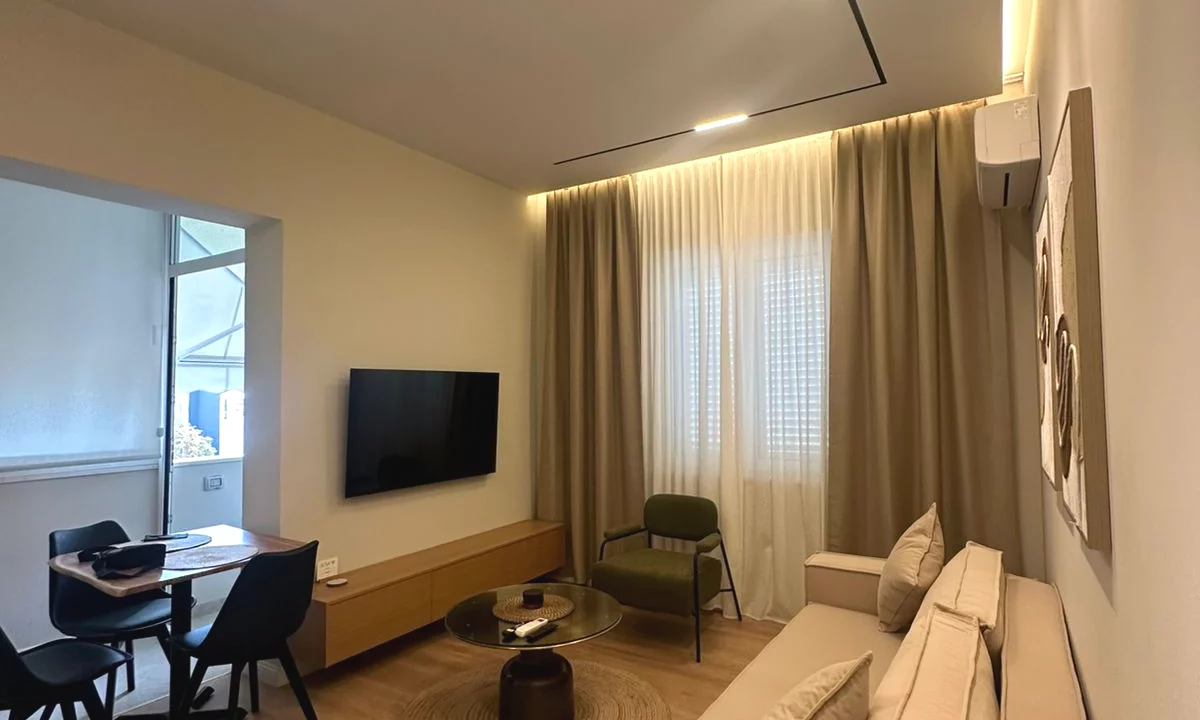 Shtepi me qera Apartament ne Tirane, 1+1, Mobilimi E mobiluar, Pagesa 700  Euro.