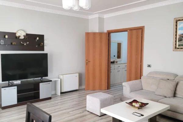 Shtepi me qera Apartament ne Tirane, 2+1, Mobilimi E mobiluar, Pagesa 900  Euro.
