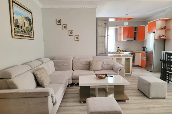 Shtepi me qera Apartament ne Tirane, 2+1, Mobilimi E mobiluar, Pagesa 900  Euro.